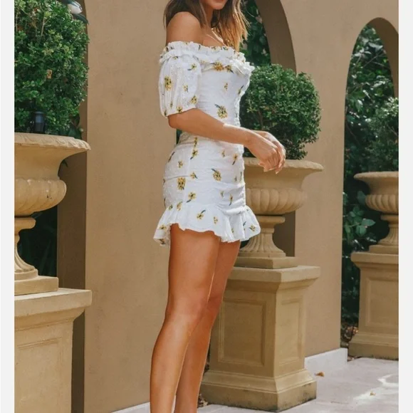 Selfie Leslie Mini Dress Morning Song Off-Shoulder Embroidery Size M  Eyelet - Picture 3 of 5